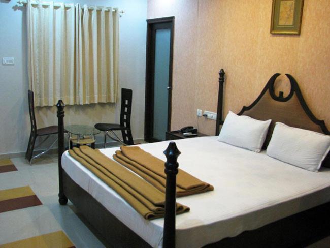 Aum Health Resort Vadodara Ruang foto