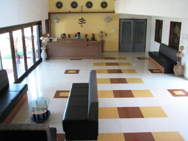 Aum Health Resort Vadodara Bagian luar foto