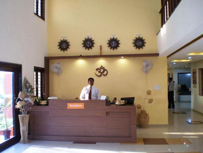 Aum Health Resort Vadodara Bagian luar foto