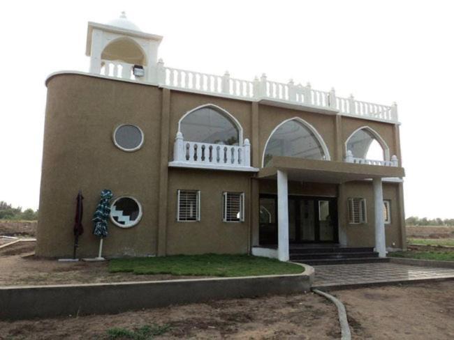 Aum Health Resort Vadodara Bagian luar foto