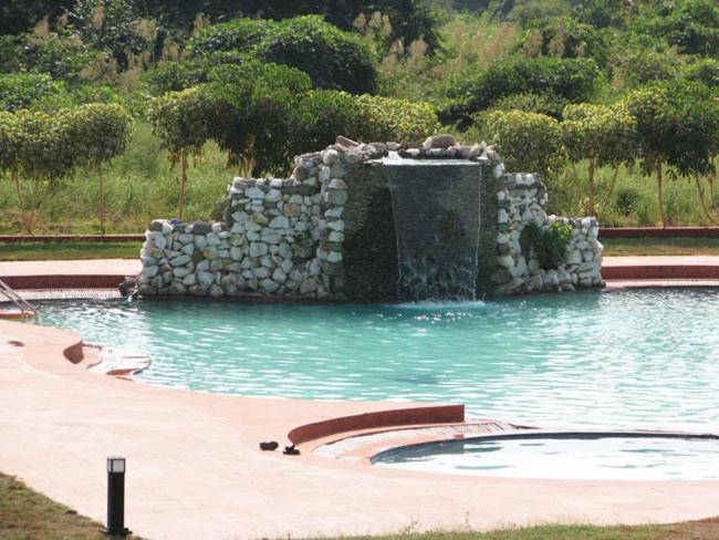 Aum Health Resort Vadodara Bagian luar foto