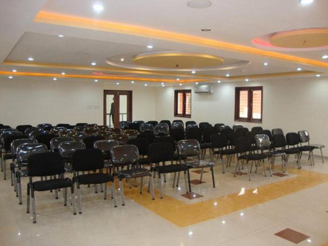 Aum Health Resort Vadodara Bagian luar foto